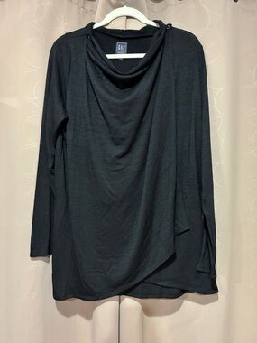 GAP Women's Maternity 
/Nursing Black Long Sleeve Top